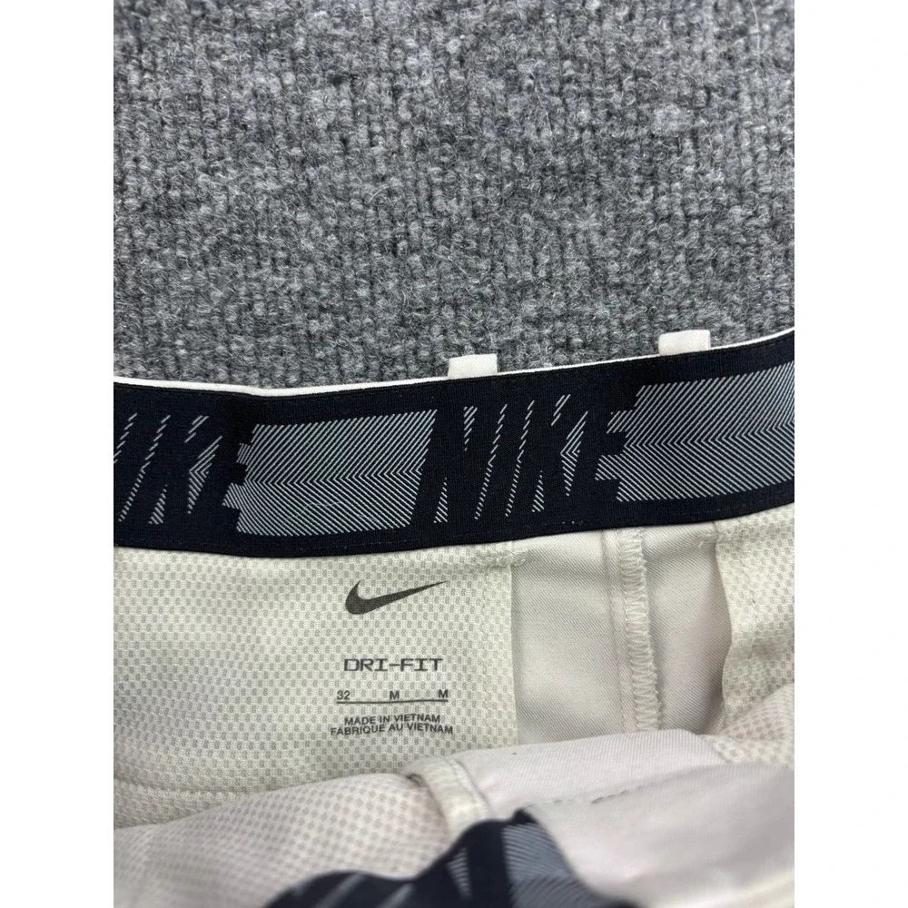 Nike Golf Shorts Mens 32 Beige Dri-FIT Flat Front Performance Khaki